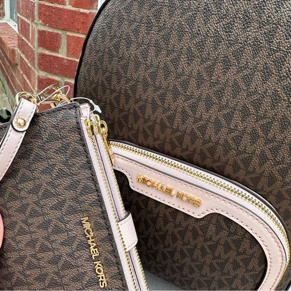 Michael Kors medium backpack and wallet - Picture 2 of 16